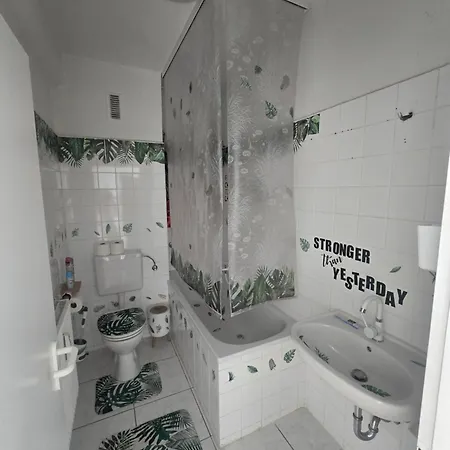 Zentrales Naehe Dom 5 Haltestellen Bis Koelnmesse Кёльн